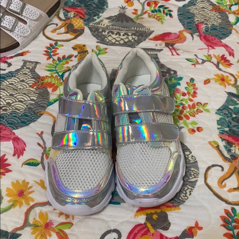 Kidpik Iridescent and white sneakers